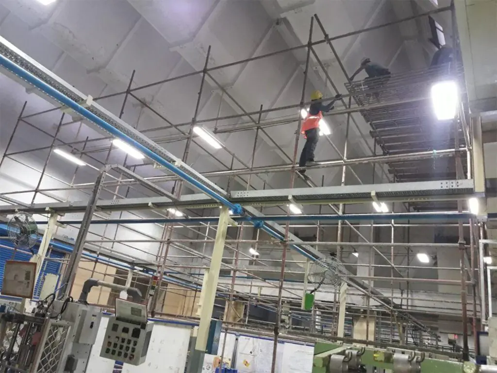 Creador Innovations scaffolding team at construction site