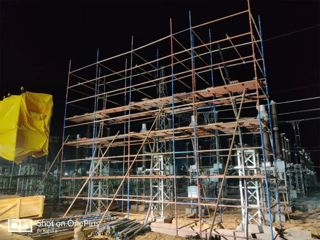 Creador Innovations scaffolding team at construction site