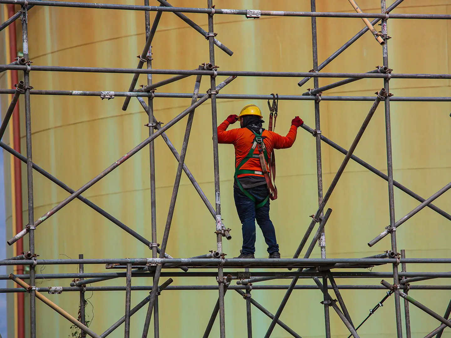 Creador Innovations scaffolding team at construction site